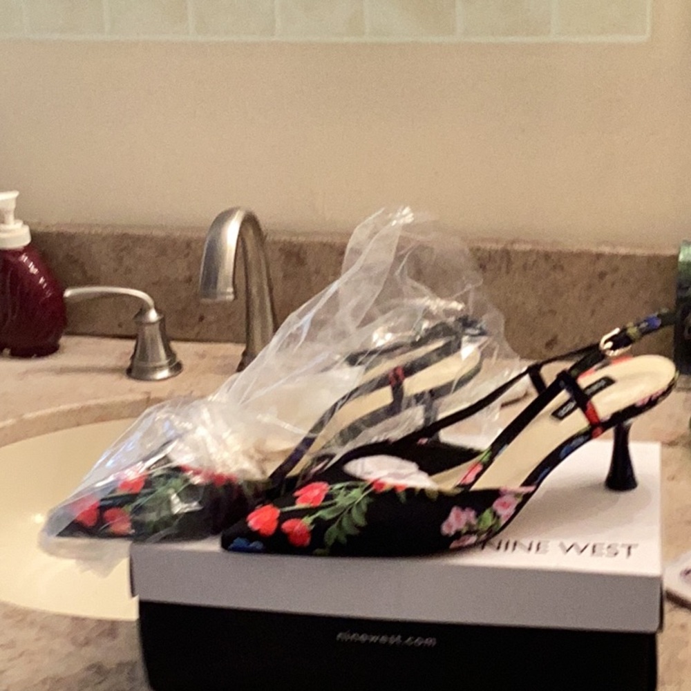 Nine West Women's Black Floral Heels